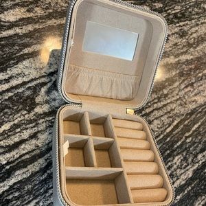 ✨Silver travel jewelry box✨